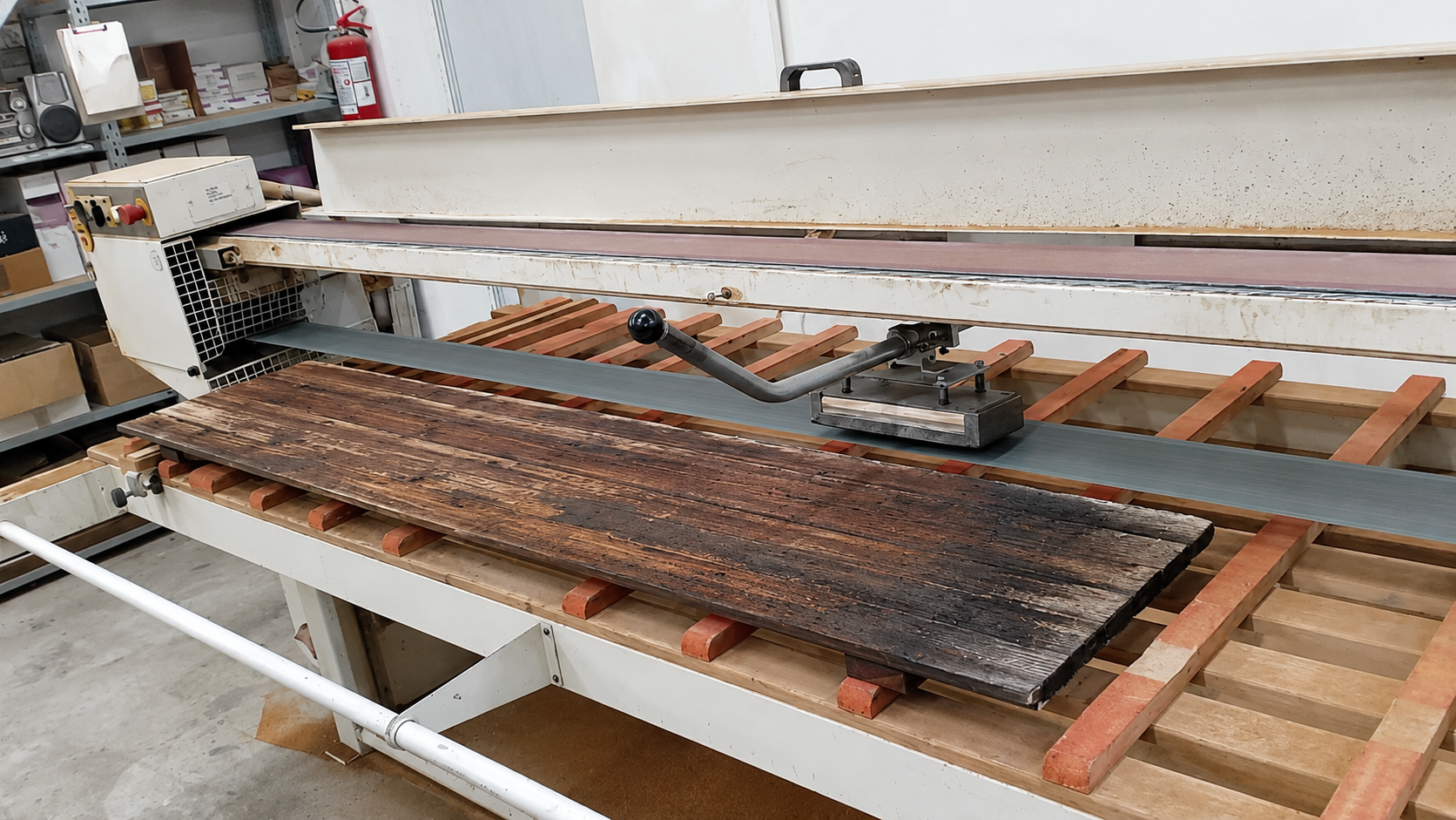 Restauro di uno scuro in legno 